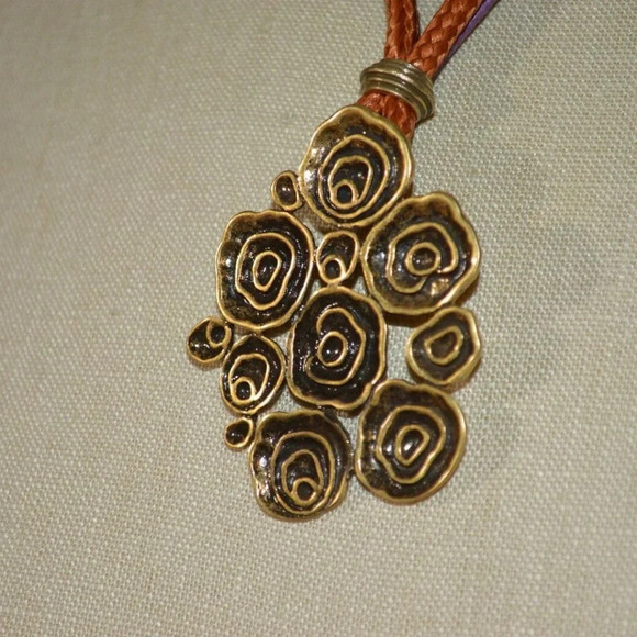 Coldwater Creek NOS Gold Tone Abstract Swirl Necklace - Picture 2 of 6